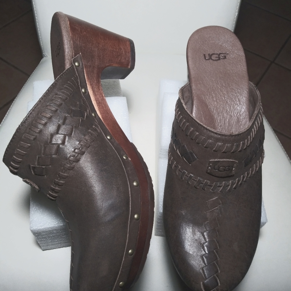 Agg mule shoes sz. 8